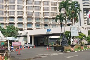 Eksekusi Hotel Sultan Dimulai, Petugas Dihadang Simpatisan di Kawasan GBK