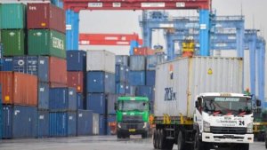 3.100 Kontainer Menumpuk di Tanjung Priok, Purbaya Ungkap Penyebabnya