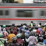 Jalan Sejajar Rel Pasar Minggu Mulai Dibongkar, Proyek Mangkrak Siap Dilanjutkan