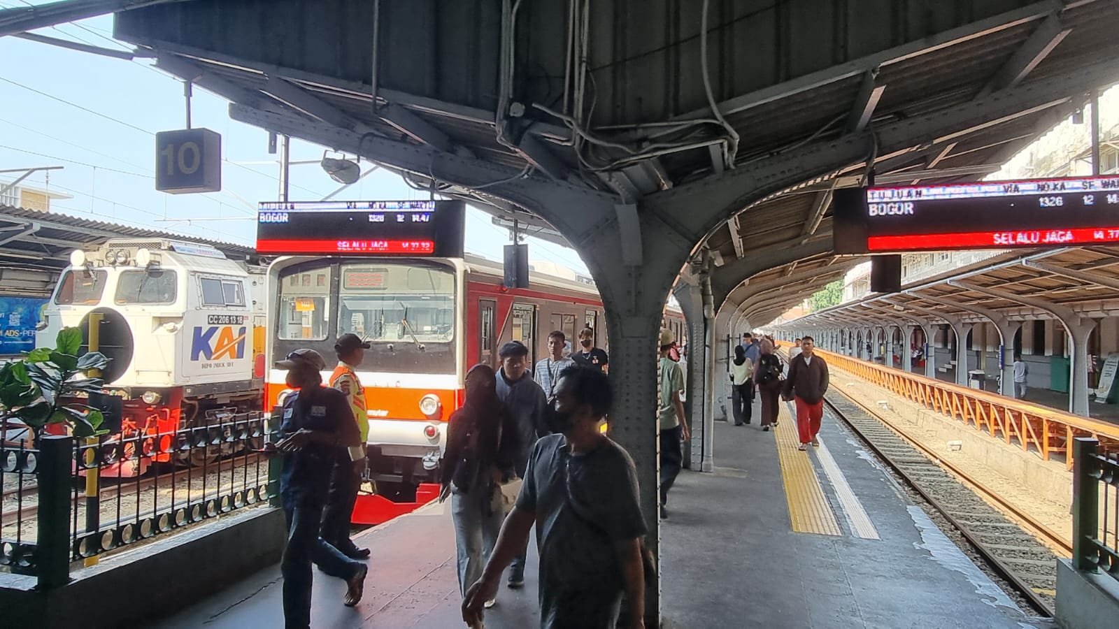 KRL Bogor-Jakarta Kembali Normal, Gangguan di Bojong Gede Berhasil Ditangani