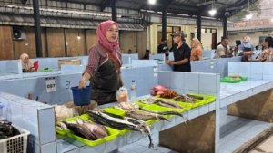 Pedagang Ikan Kramat Jati Keluhkan Penjualan Anjlok Setelah Relokasi