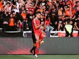 Gol Dramatis Ivan Mamut Pastikan Kemenangan Persija 2-1 Atas Persib di GBK