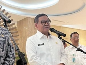 Pramono Siapkan Sanksi untuk Usaha yang Buang Sampah Sembarangan