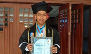 Dari Lapangan Hijau ke Panggung Wisuda, Haqqi Anugrah Bawa Prestasi Menuju Babak Baru