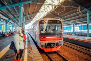 KRL Jakarta-Bogor Makin Padat, Penumpang Keluhkan Jarak Kereta yang Berubah
