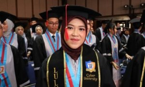 Konsisten Kuliah dan Rajin Kerjakan Tugas, Cintami Raih IPK 3,97 di Wisuda Cyber University