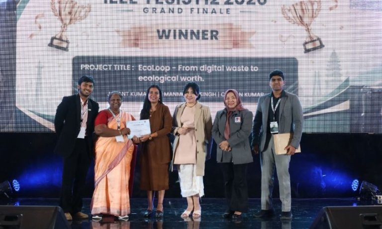 Dua Inovasi Raih Winner IEngage Track IEEE YESIST12 2026, EcoLoop dan GestureVoice Jadi Sorotan