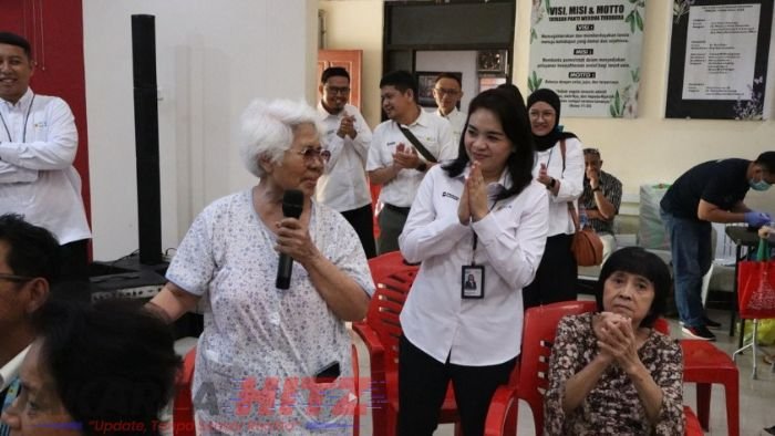 Lansia Panti Werdha Theodora Dapat Bantuan Kesehatan dari PLN Icon Plus