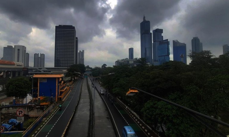 Jakarta Berpotensi Hujan Sore hingga Malam, BMKG Minta Warga Waspada