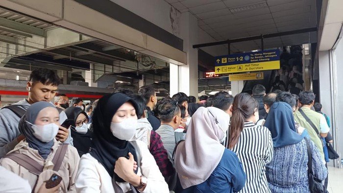 Eskalator Stasiun Duri Belum Bisa Dipakai, KAI Perkuat Pengaturan Penumpang